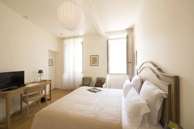 غرفة سوبيريور بسرير كوين، HOTEL DE LA VILLEON 6/10