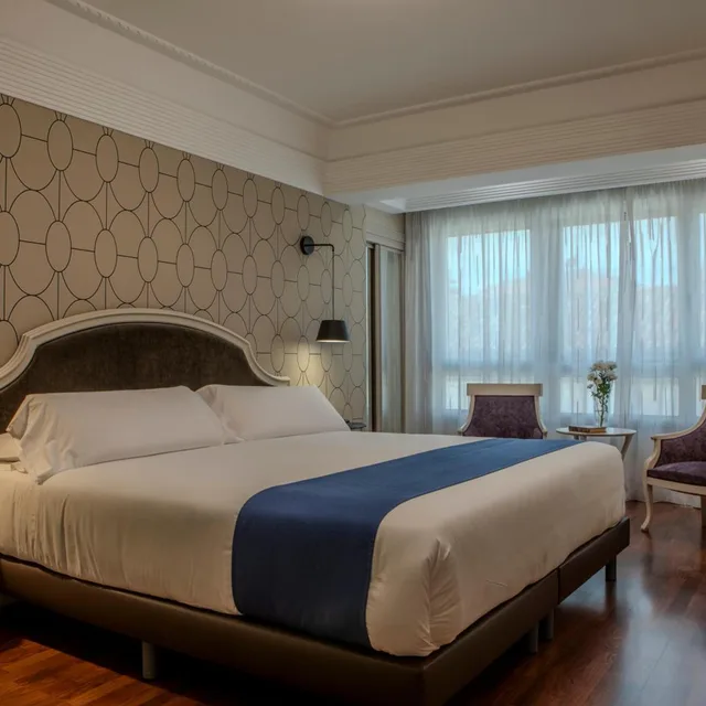 غرفة خارجية بريميوم بسرير كينج، Hotel Corona de Castilla Burgos 3/5