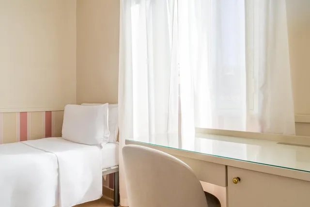 غرفة ديلوكس ثلاثية بسرير كوين وسرير فردي، Hotel Parker Roma 3/4