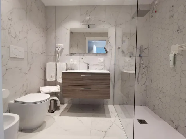 غرفة ديلوكس رباعية، Hotel Astoria 4/9