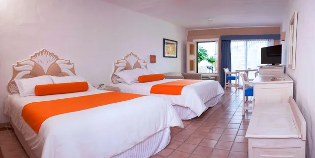 غرفة ديلوكس بسريرين كوين، Flamingo Vallarta Hotel & Marina 1/3