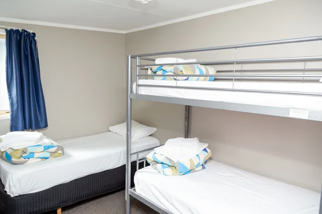 Flat, 1 Double and 1 Single Bed, Bunk Bed، Whanganui Seaside Holiday Park 1/4