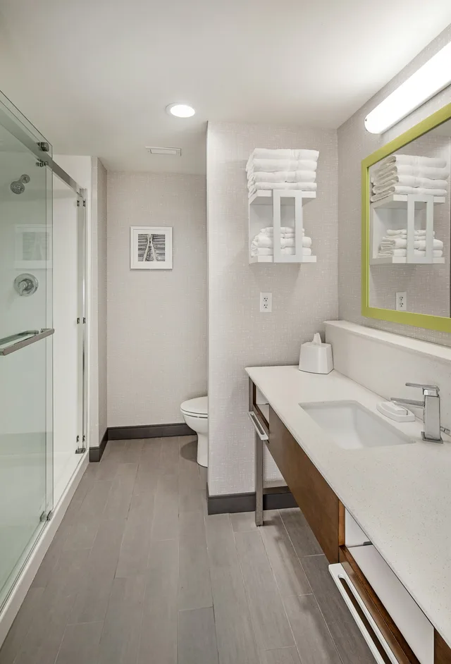 غرفة بسرير كينج، Hampton Inn Hastings 2/2