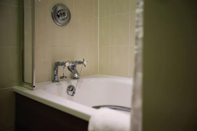 Room, Double Bed, Kettering Park Hotel And Spa 7/7