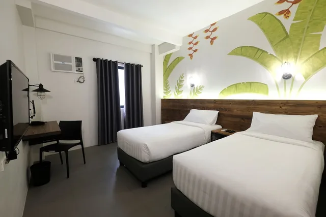 Deluxe, Twin Beds, U Hotels Makati 3/10