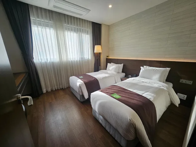 جناح ملكي بسريرين منفصلين وسريرين كينج، New Donghae Hotel 2/2