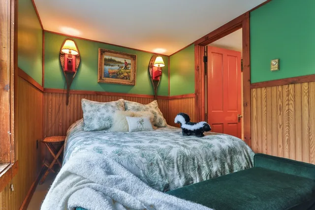 غرفة بسرير كوين، Lake Placid Stagecoach Inn 1/8