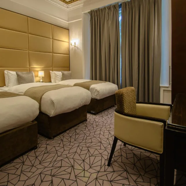 غرفة كلوب ثلاثية، Hyde Park International Hotel 5/10