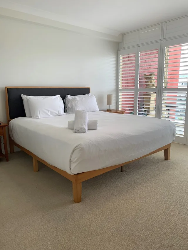 شقة بسريرين منفصلين وسرير كينج بإطلالة على المدينة بغرفتي نوم، Northpoint Apartments 1/7