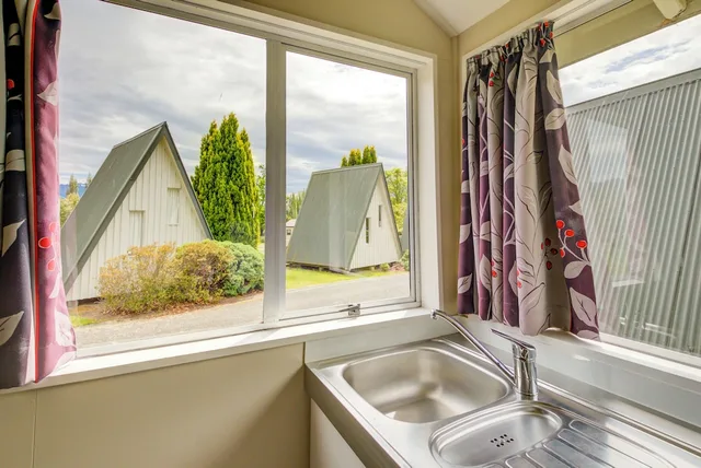 كابينة رباعية بأربعة أسرّة بحمام مشترك بمطبخ، Te Anau Lakeview Kiwi Holiday Park Motels 2/2