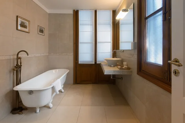 Luxury, Villa, 2 King Beds, Sofa, Hotel del Casco 3/3