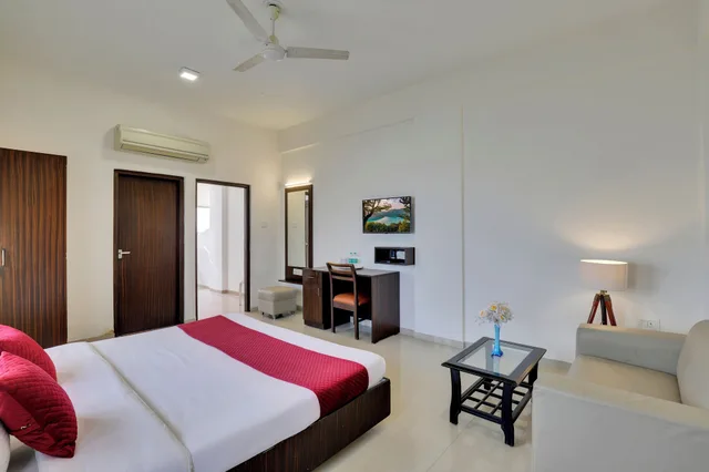 غرفة ديلوكس بسرير كينج بإطلالة على الحديقة، Goverdhan Greens Resort Dwarka 9/10
