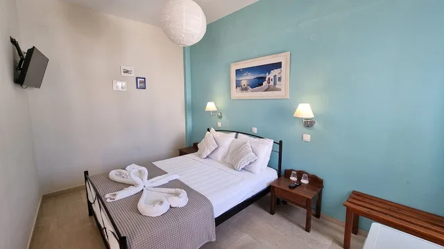 غرفة رومانسية بسرير مزدوج بإطلالة على البحر بشرفة، Nostos Hotel 3/5