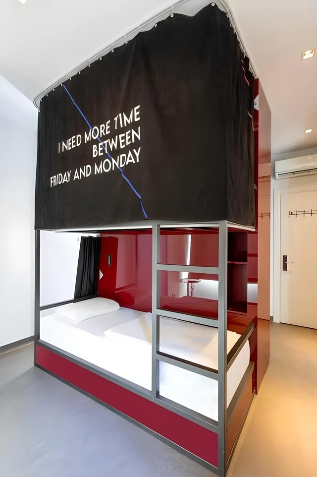 سكن مشترك مختلط بستة أسرّة بحمام مشترك، The Central House Istanbul Taksim 1/2