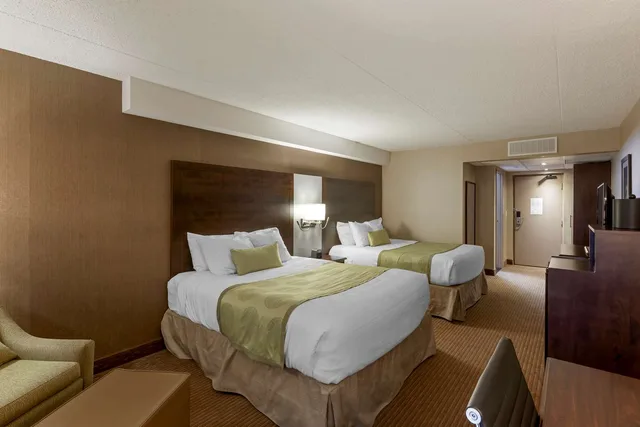 غرفة بسريرين كوين بشرفة، Best Western Plus Leamington Hotel and Conference Centre 3/4