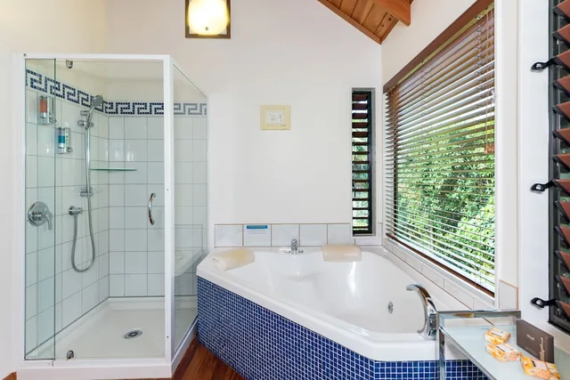 Tree Top, Studio, King Bed, Hot Tub، Abri Apartments 8/10
