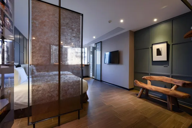 غرفة تنفيذية بسرير كوين، 3 Door Hotel 1/1