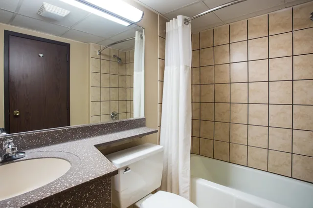 غرفة بسرير كينج، Americinn By Wyndham Janesville 4/5