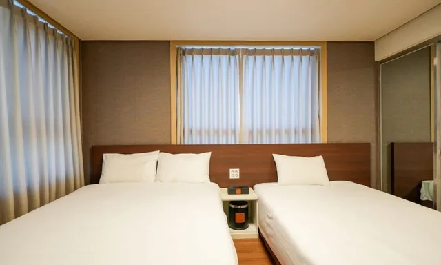 غرفة عائلية بسريرين منفصلين، Galaxy Hotel 1/6