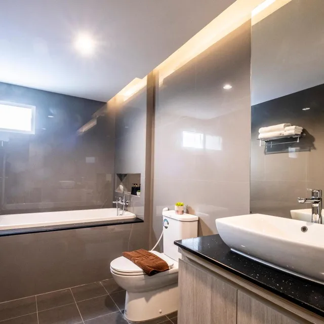 جناح بسرير كينج بشرفة، Sinsuvarn Airport Suite 9/9