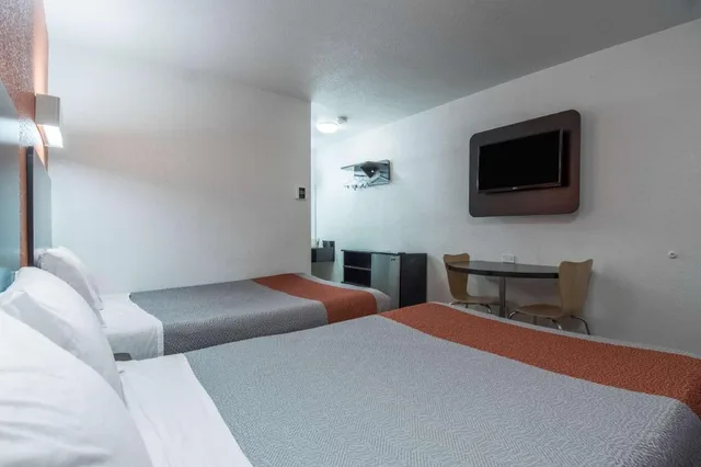 2 Full Beds - Non-Smoking, Mini Fridge, Motel6 Bakersfield, CA - Central 3/5