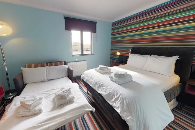 غرفة بسريرين مزدوجين، VILLAGE BIRMINGHAM WALSALL - HOTEL & LEISURE CLUB 1/4