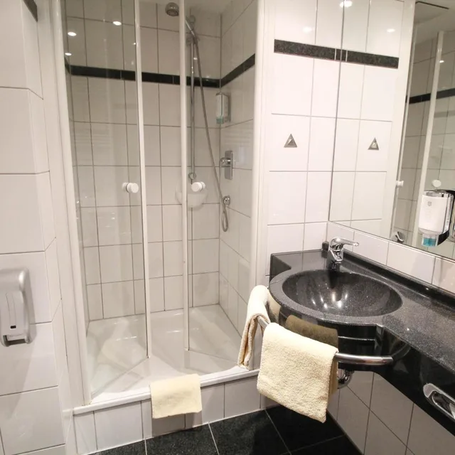 غرفة بسرير مزدوج بشرفة، Hotel National Dusseldorf 6/7
