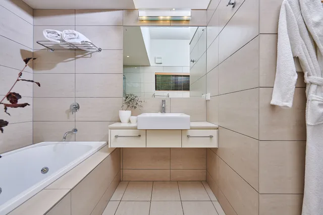 كوخ بسريرين منفصلين وسرير كينج، Parehua Resort 9/10