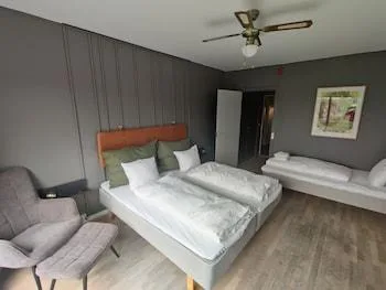 غرفة قياسية ثلاثية، Hotel Marina 1/1