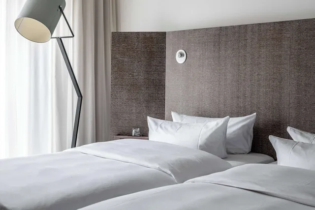 Plus, Penta, Queen Bed، PENTAHOTEL BRAUNSCHWEIG 2/5