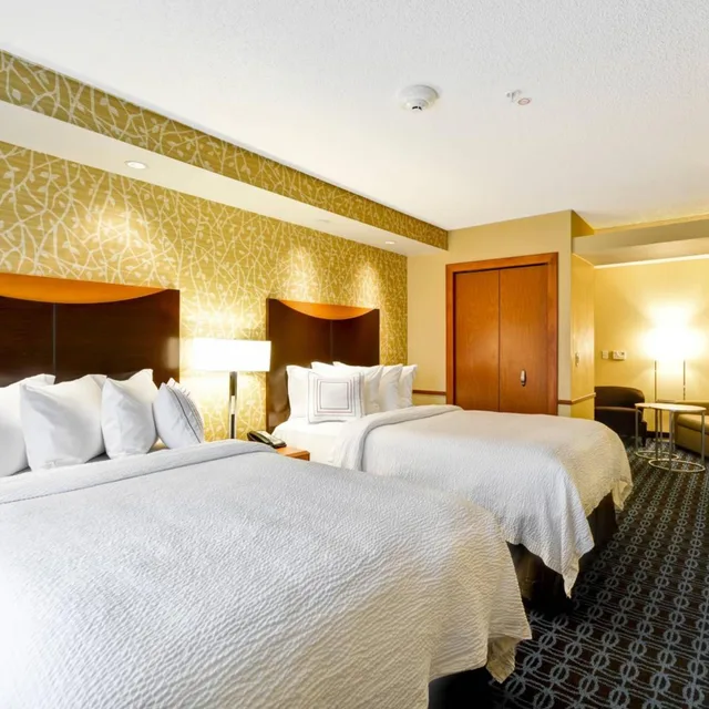 غرفة بسريرين مزدوجين مع أريكة، Fairfield Inn And Suites Tampa Fairgrounds Casino 1/5