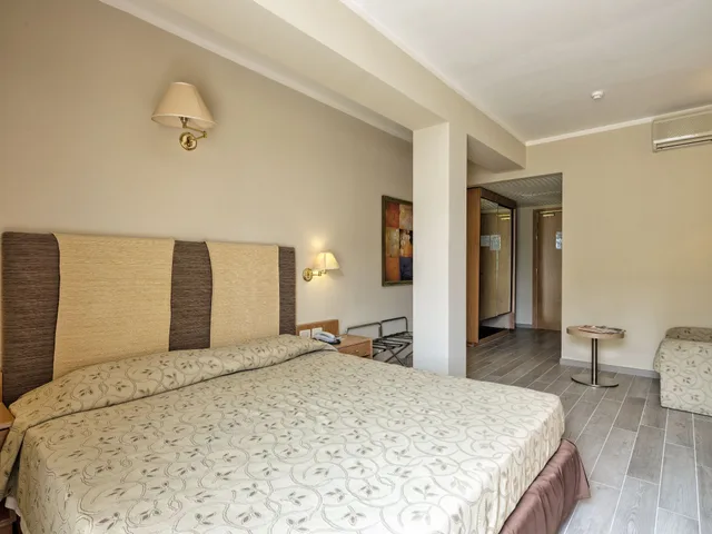 غرفة سوبيريور رباعية، Hotel Cristina 10/15