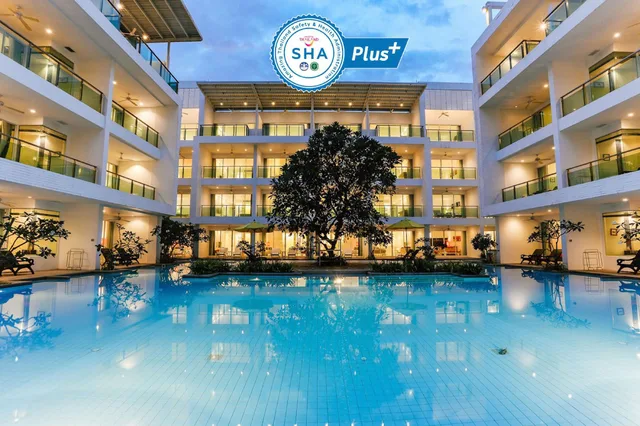 غرفة بشرفة، The Old Phuket Karon Beach Resort 1/2