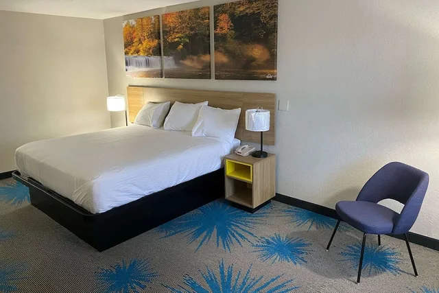 غرفة بسرير كينج، Days Inn by Wyndham Newnan 1/2