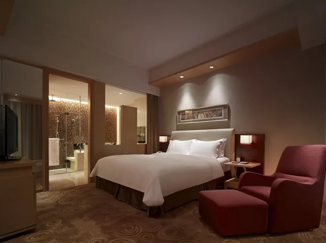 Suite, King Bed, New World Wuhan Hotel 3/3