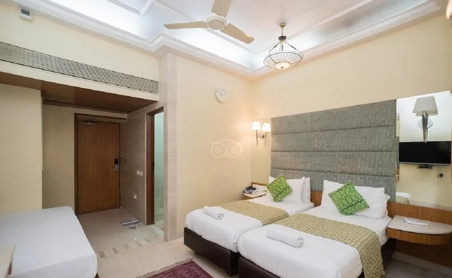 غرفة قياسية بسريرين منفصلين، Regent Hotel 3/7