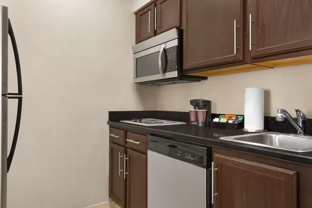 جناح بسرير كينج وسريرين كوين بغرفتي نوم، Homewood Suites Fort Wayne 2/2