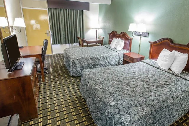 غرفة بسريرين كوين لذوي الإعاقة، Rodeway Inn Laurens SC 1/3