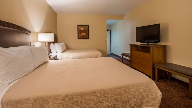 Room, 2 Queen Beds, Pet Friendly, Best Western Plus Inn Of Williams 2/5