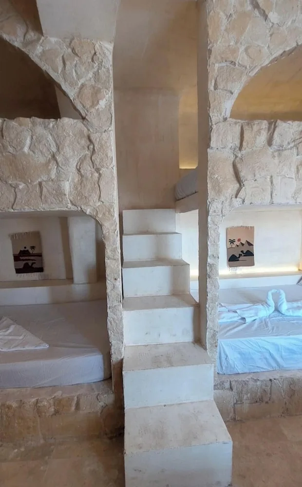 غرفة عائلية بسريرين كينج وسرير بطابقين بإطلالة على المدينة، 3 Pyramids View Inn 9/9