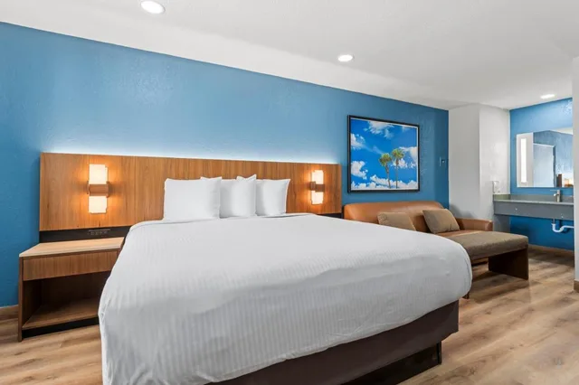غرفة بسرير كينج، Econo Lodge Inn & Suites Sealy 3/10