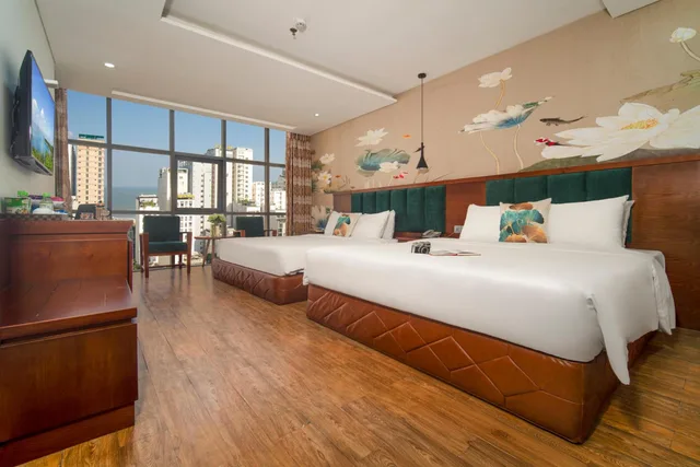 غرفة عائلية بسريرين منفصلين وسرير مزدوج وسرير فردي بإطلالة على المدينة، Crystal Hotel 1/1