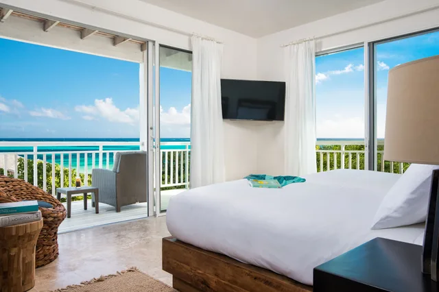 Ridge Top, Premier, Suite, King Bed, Ocean View، SAILROCK RESORT 2/5