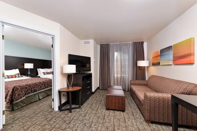 جناح بسريرين مزدوجين بغرفة نوم واحدة بمطبخ، Staybridge Suites Sioux Falls At Empire Mall 2/7