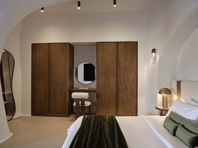 Deluxe, Suite, King Bed, Indoor Jetted Tub، Andronis Luxury Suites 1/5