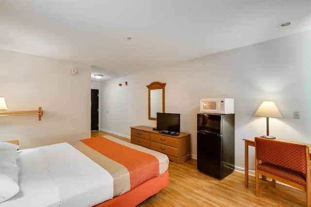 غرفة قياسية بسرير كينج لذوي الإعاقة، Motel6 Hinesville, GA 2/10