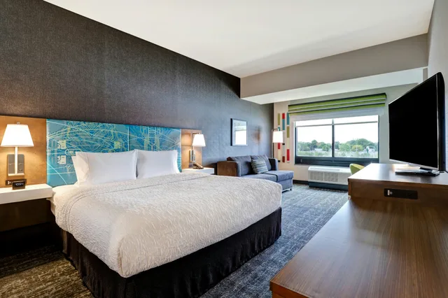 غرفة بسرير كينج لذوي الإعاقة، Hampton Inn St Catharines Niagara On 1/4