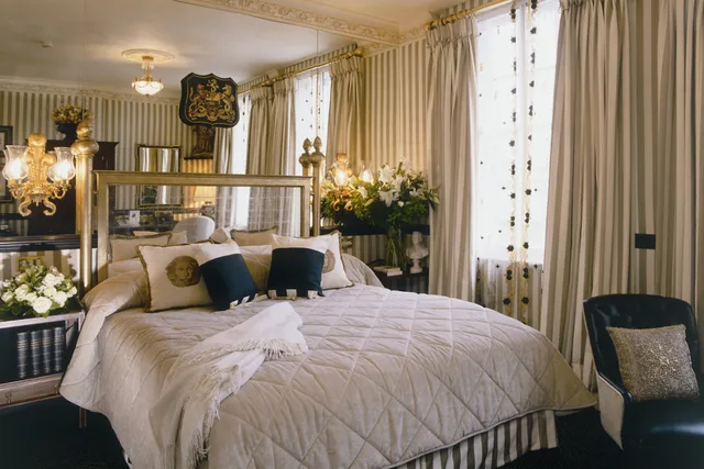 Royal, Theme, King Bed, Rubens At the Palace 1/4