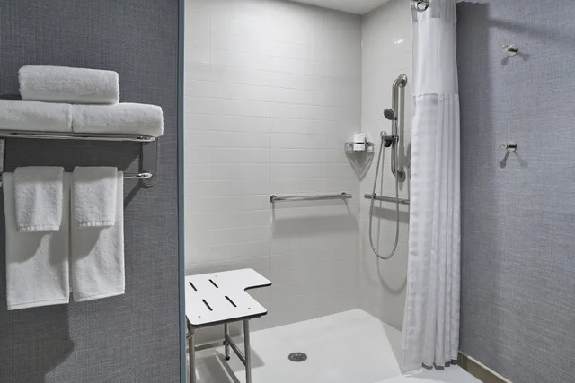 Room, King Bed, Sofa, Accessible, Hyatt Place Wilmington Riverfront 5/5
