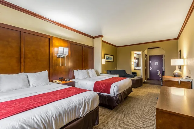 جناح بسريرين كوين بشرفة، Comfort Suites Galveston Cruise Port Area - Beachside 1/2
